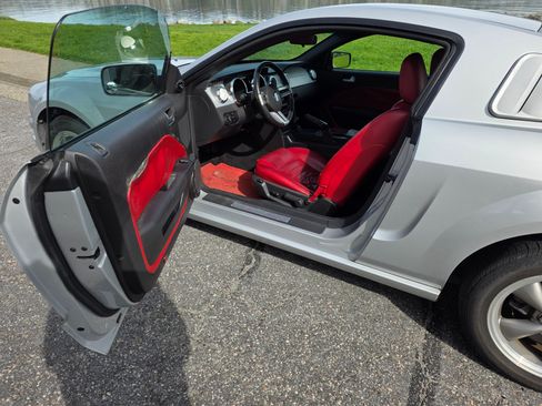 Used 2005 Ford Mustang GT Premium image 14