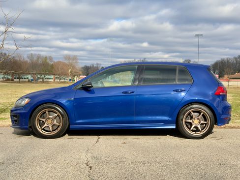 Used 2017 Volkswagen Golf 4-Door image 2