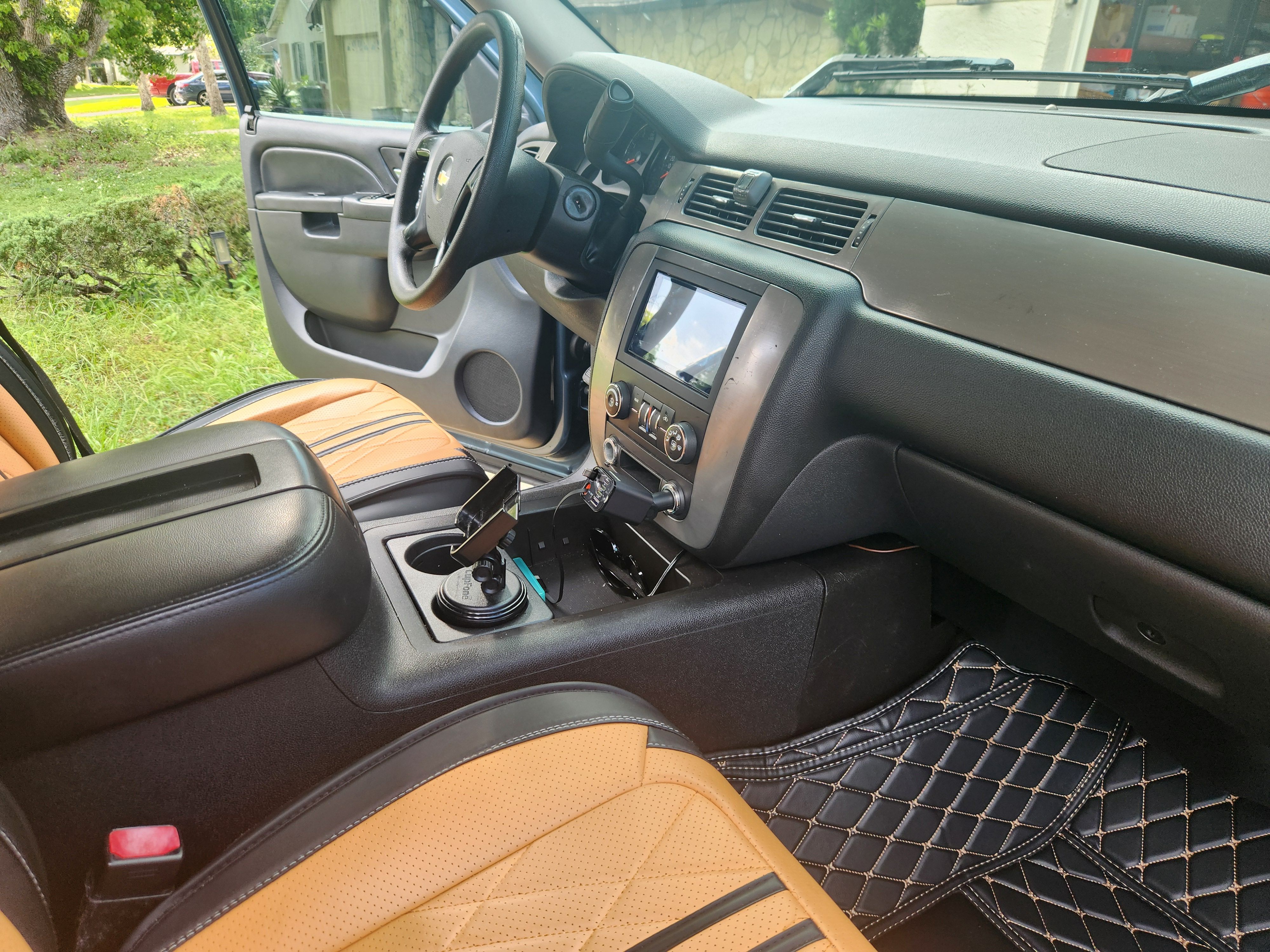 Used 2010 Chevrolet Tahoe LS w/ Interior Plus Package RWD image 5