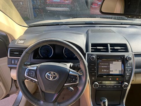 Used 2016 Toyota Camry XLE w/ Moonroof Package image 11