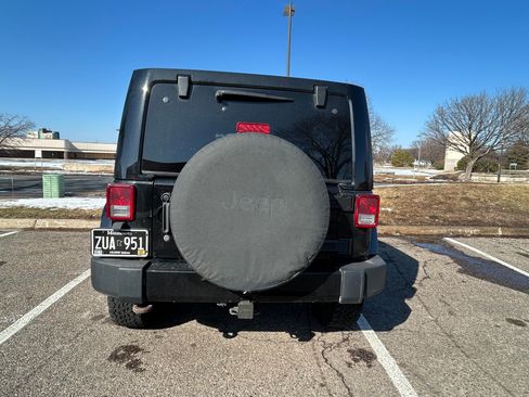 Used 2012 Jeep Wrangler Unlimited Sahara image 13