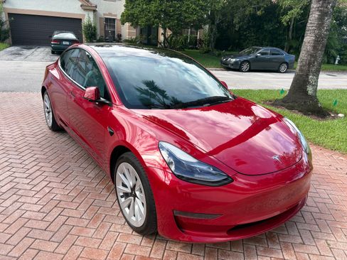 Used 2023 Tesla Model 3 Standard Range RWD image 1