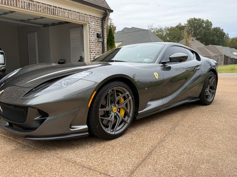 Used 2020 Ferrari 812 Superfast image 1