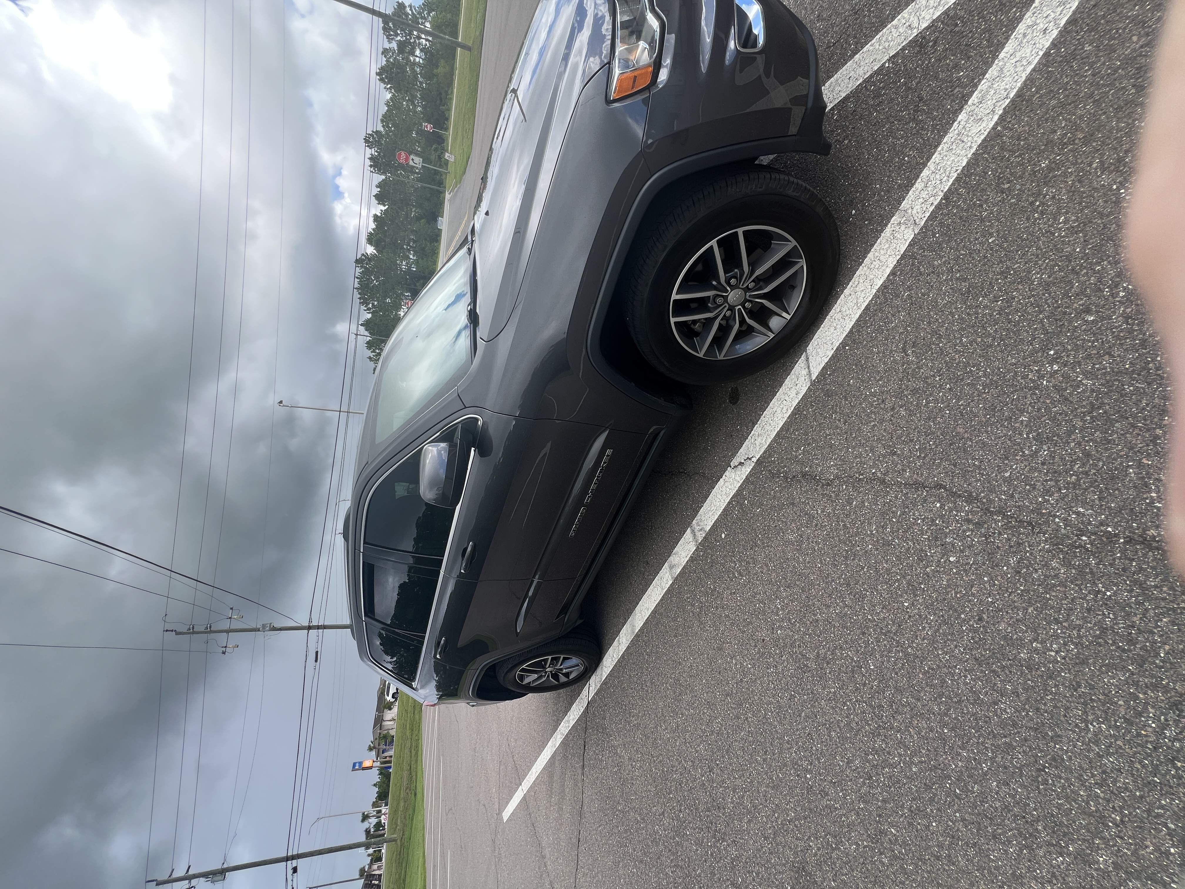 Used 2018 Jeep Grand Cherokee Laredo RWD image 4