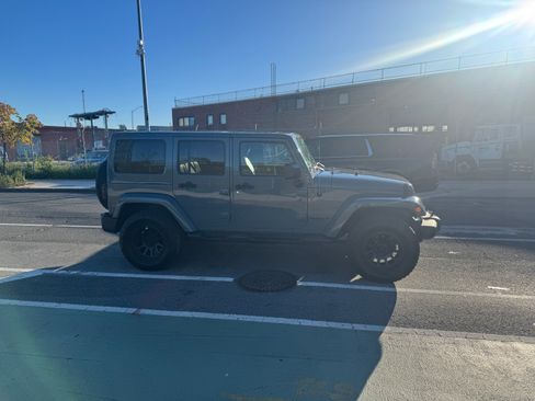 Used 2014 Jeep Wrangler Unlimited Sahara w/ Dual Top Group image 4