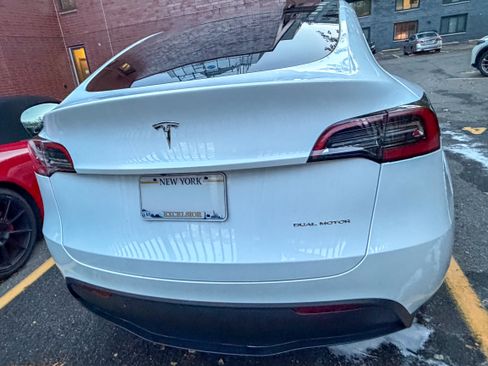 Used 2023 Tesla Model Y Long Range image 10