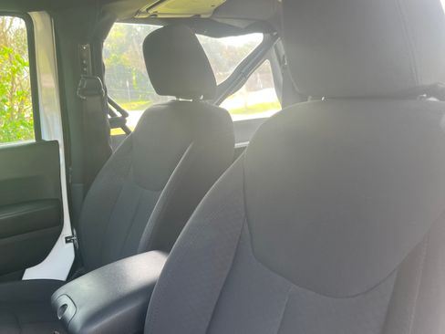 Used 2018 Jeep Wrangler Sport AWD/4WD image 10