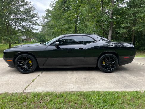 Used 2015 Dodge Challenger R/T Plus RWD image 21
