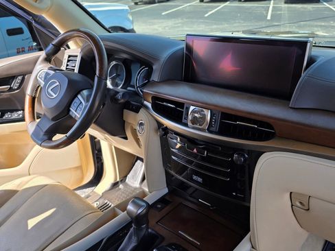 Used 2017 Lexus LX 570 4WD image 23