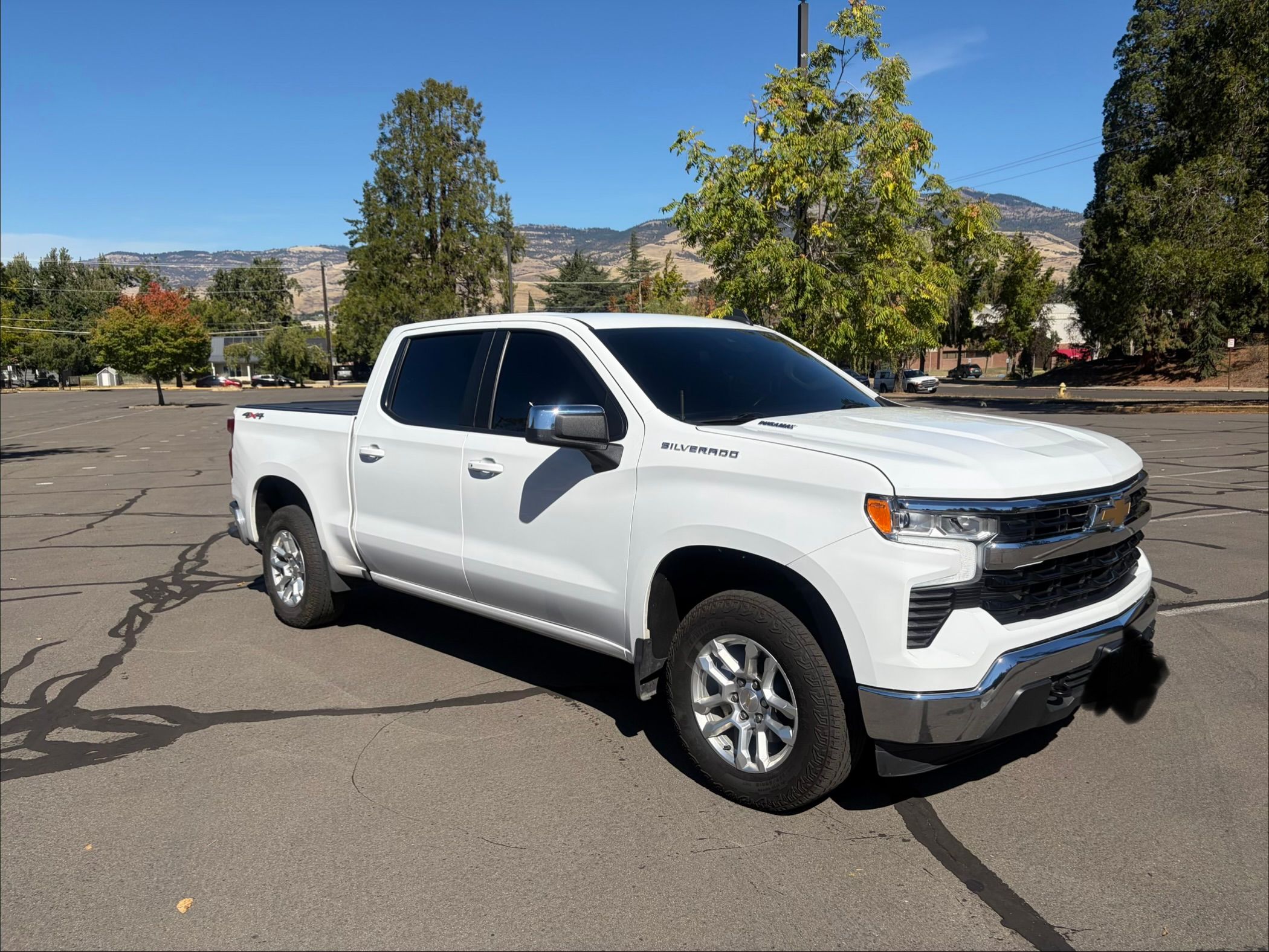 Used 2023 Chevrolet Silverado 1500 LT w/ Protection Package AWD/4WD image 4