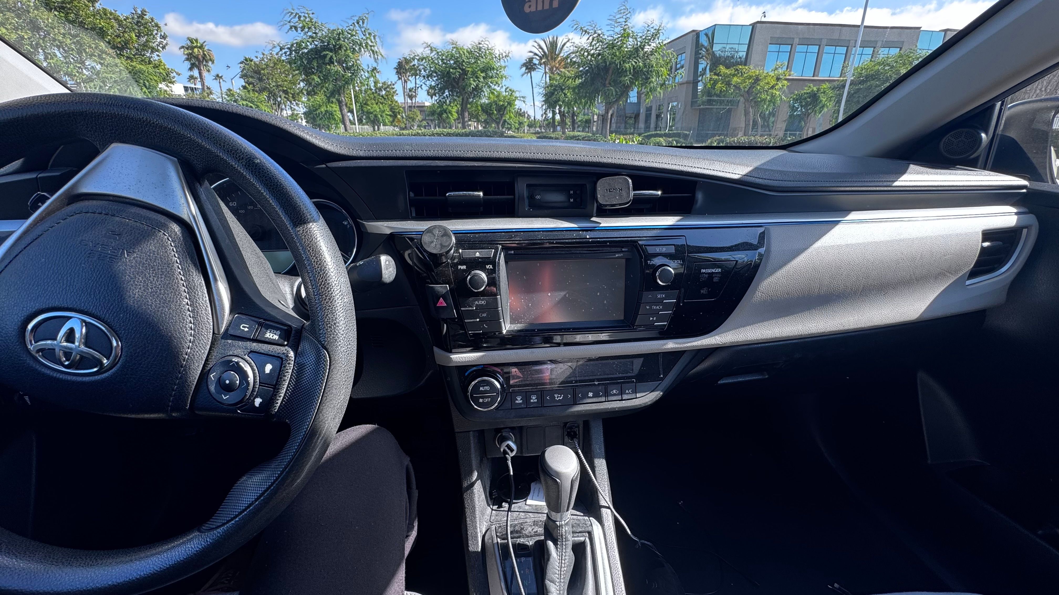 Used 2016 Toyota Corolla LE FWD image 12