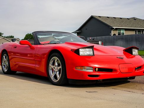 Used 1999 Chevrolet Corvette Convertible w/ Memory Pkg image 9