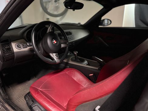 Used 2004 BMW Z4 3.0i image 2