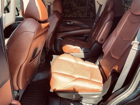 Used 2020 Cadillac Escalade Luxury w/ Escalade Sport Edition image 2