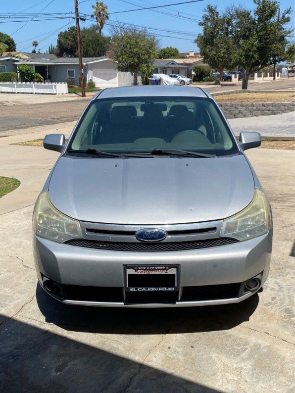 Used 2010 Ford Focus SEL FWD image 1