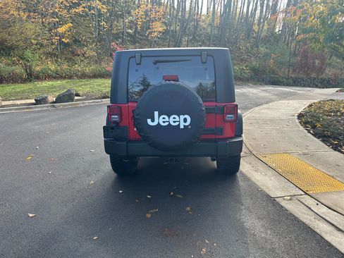 Used 2010 Jeep Wrangler Unlimited Sport image 5