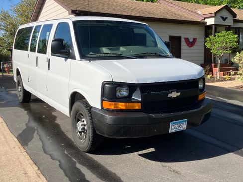 Used 2008 Chevrolet Express 3500 Extended RWD image 4