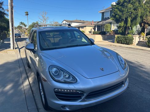 Used 2014 Porsche Cayenne S image 11