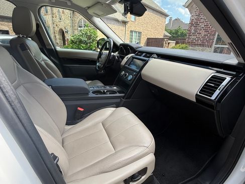 Used 2020 Land Rover Discovery SE AWD/4WD image 11