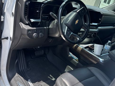 Used 2025 Chevrolet Silverado 2500 LT w/ Z71 Chrome Sport Edition AWD/4WD image 6
