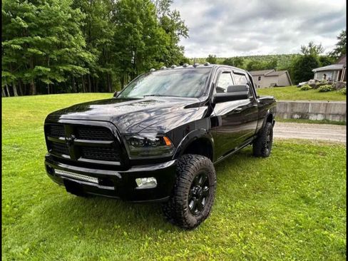 Used 2014 RAM 2500 Laramie w/ Black Appearance Group image 4