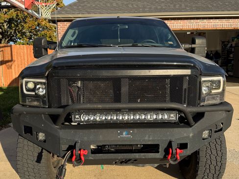 Used 2005 Ford Excursion XLT image 5