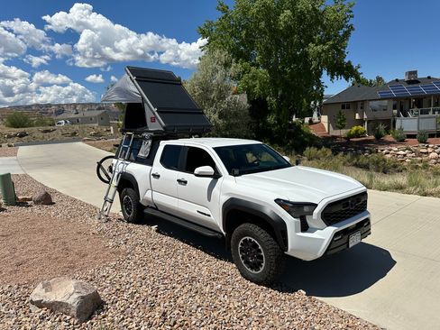 Used 2024 Toyota Tacoma TRD Off-Road w/ TRD Off Road Upgrade Package image 8