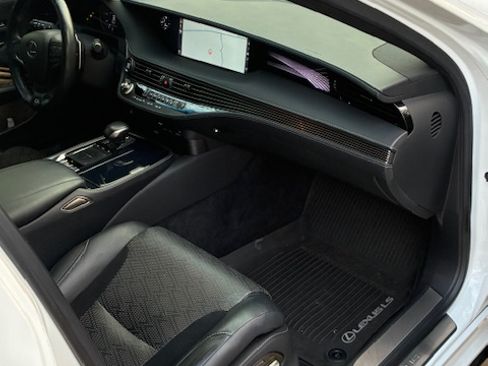 Used 2019 Lexus LS 500 F Sport w/ Accessory Package (Z1) image 9