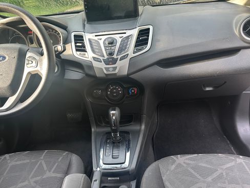 Used 2013 Ford Fiesta SE FWD image 6