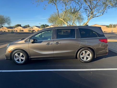 Used 2018 Honda Odyssey EX-L image 2