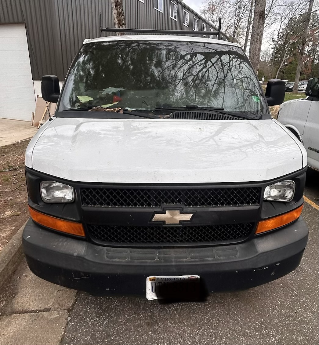 Used 2014 Chevrolet Express 3500 Extended RWD image 2