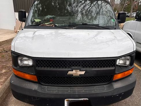 Used 2014 Chevrolet Express 3500 Extended image 2