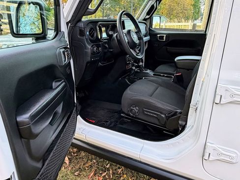 Used 2024 Jeep Wrangler Unlimited Rubicon 4xe image 18