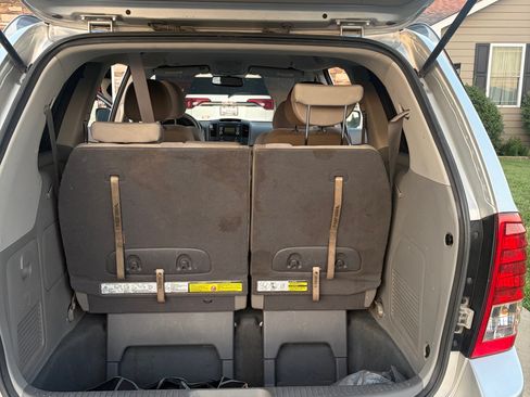 Used 2012 Kia Sedona LX w/ PWR Pkg FWD image 2