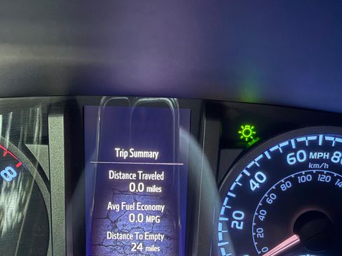 Used 2021 Toyota Tacoma TRD Sport image 29