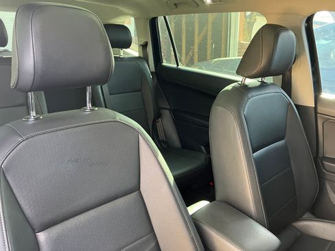 Used 2019 Volkswagen Tiguan SE image 11