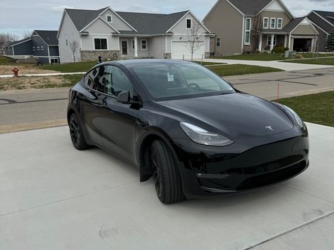 Used 2023 Tesla Model Y Long Range AWD/4WD image 6