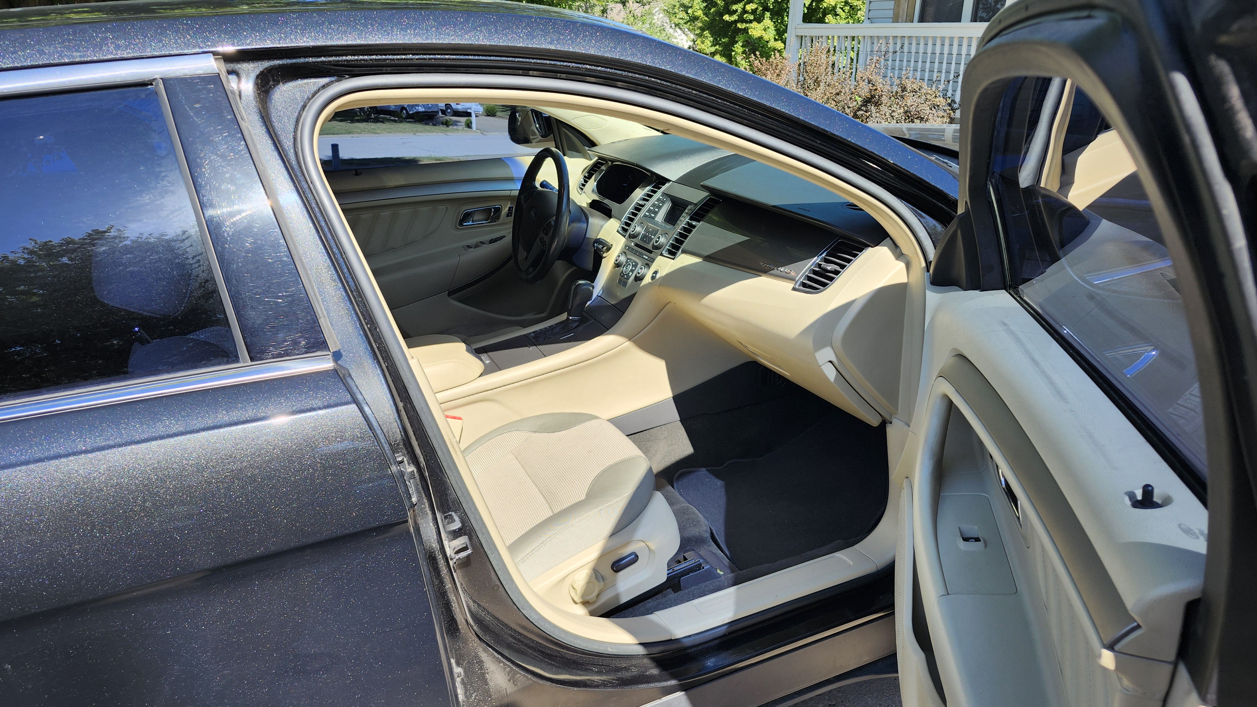 Used 2014 Ford Taurus SEL FWD image 12