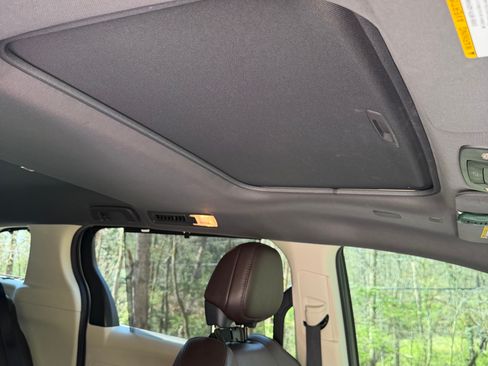 Used 2021 Toyota Sienna Platinum image 15