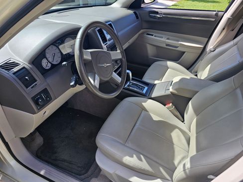 Used 2007 Chrysler 300 Touring w/ Comfort/Convenience Group image 5
