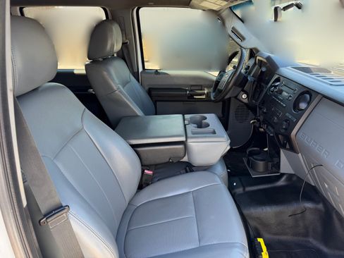 Used 2013 Ford F550 2WD Crew Cab Super Duty w/ Payload Upgrade Pkg image 6