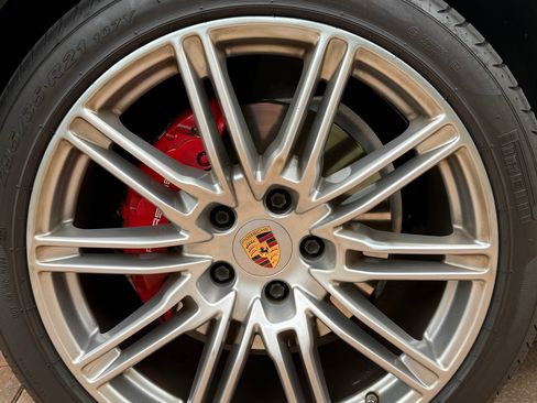 Used 2014 Porsche Cayenne GTS image 5