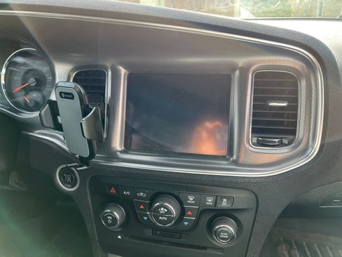 Used 2013 Dodge Charger SXT image 9