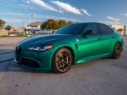 Used 2024 Alfa Romeo Giulia Quadrifoglio image 5