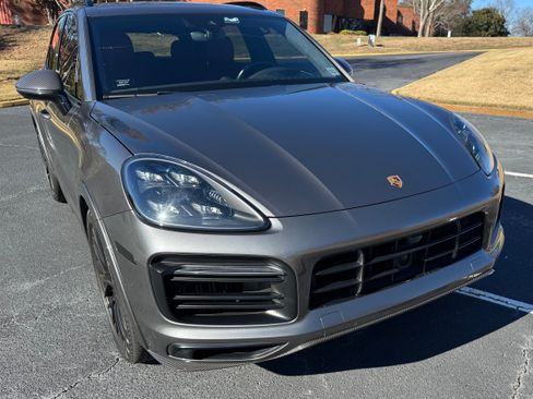 Used 2021 Porsche Cayenne GTS image 2