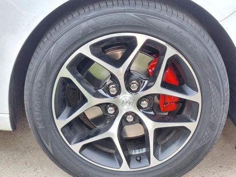 Used 2017 Buick Regal Sport Touring image 9