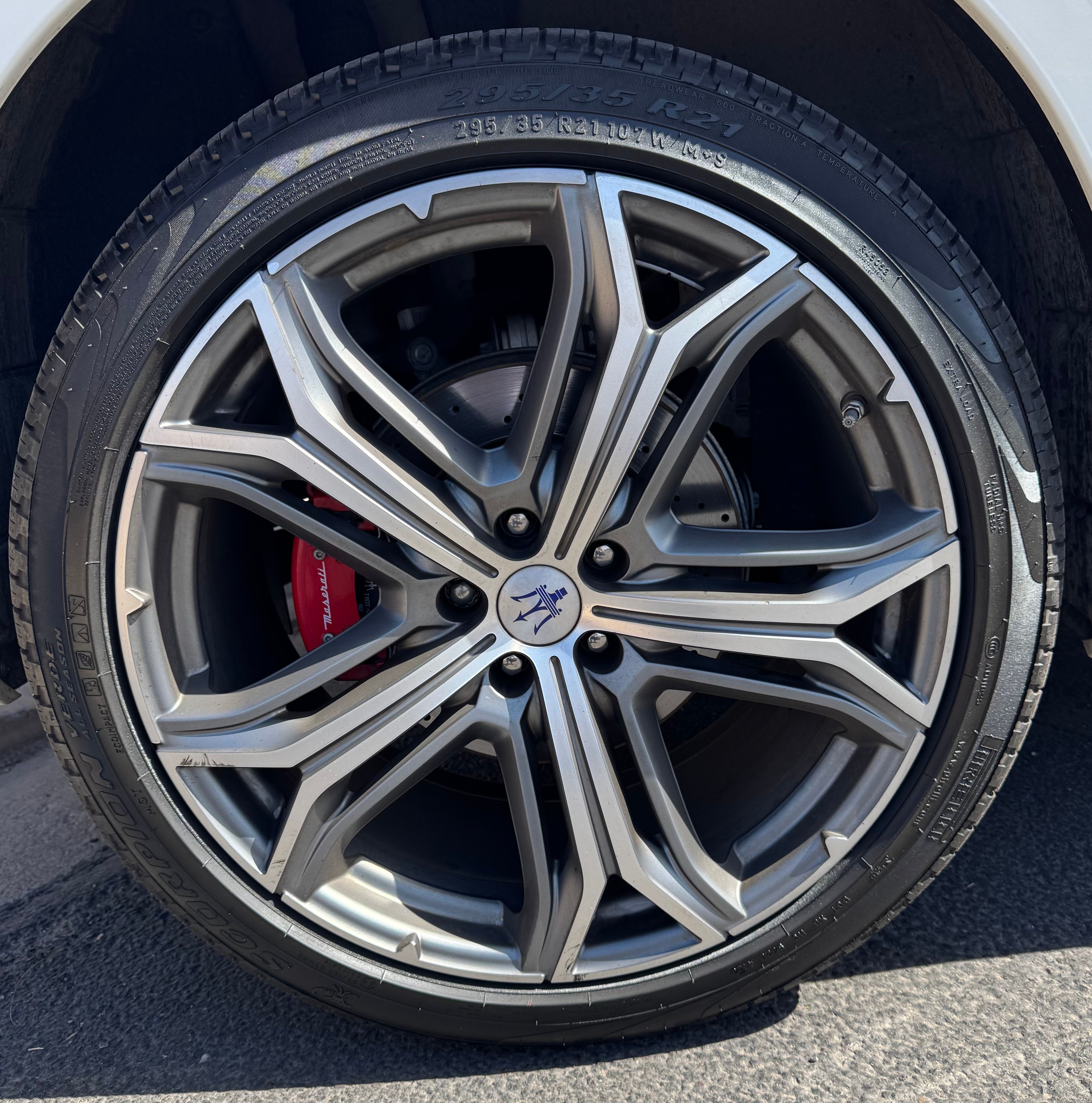 Used 2019 Maserati Levante GTS AWD/4WD image 16