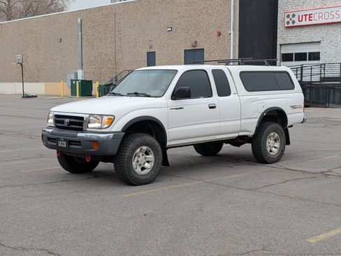 Used 2000 Toyota Tacoma 4x4 Xtracab V6 image 1