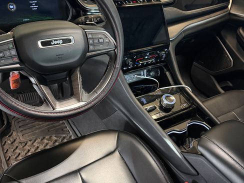 Used 2023 Jeep Grand Cherokee 4WD 4xe image 5