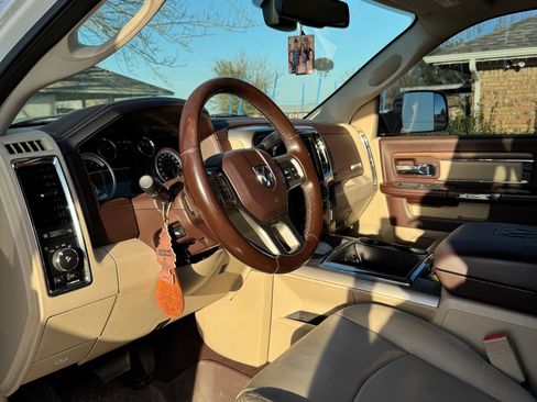 Used 2013 RAM 2500 Laramie w/ Convenience Group image 8